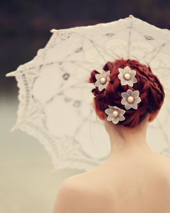 flower-in-the- hair-cream- wedding